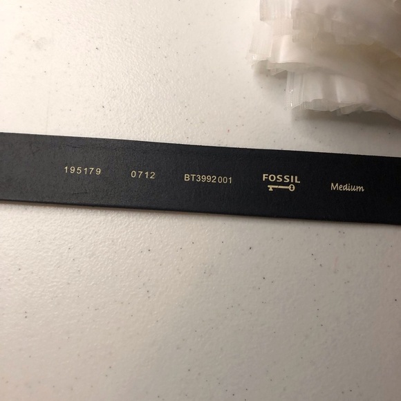 NWT Fossil Womens Multi Stud Keeper Black Leather Belt with Silver Buckle Med - Picture 4 of 6